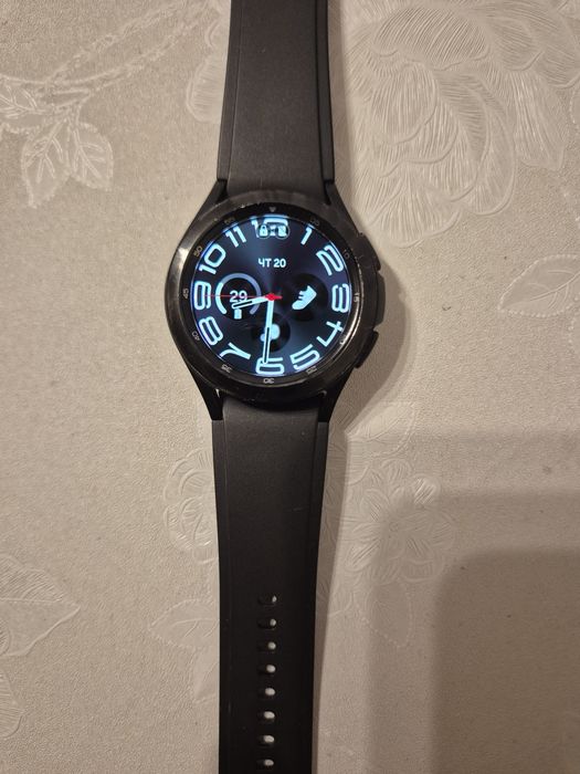 Часи Galaxy Watch CLASSIC