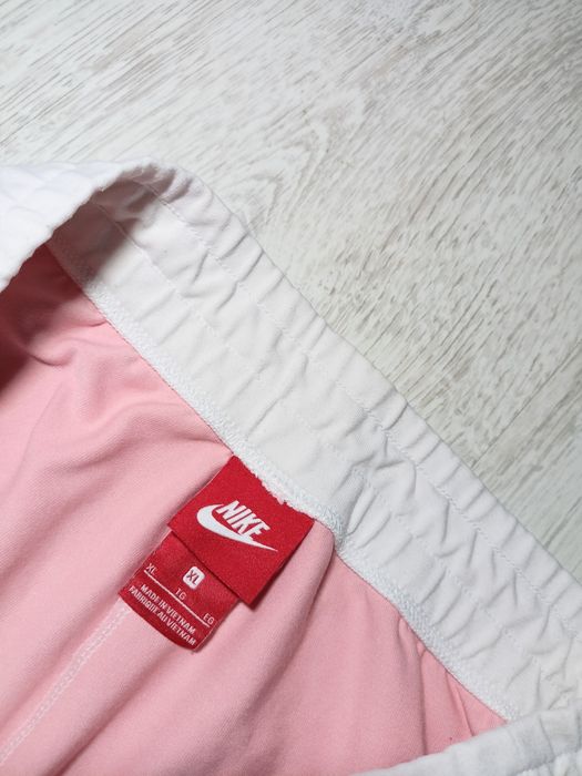 Krótkie spodenki Nike. Rozmiar XL