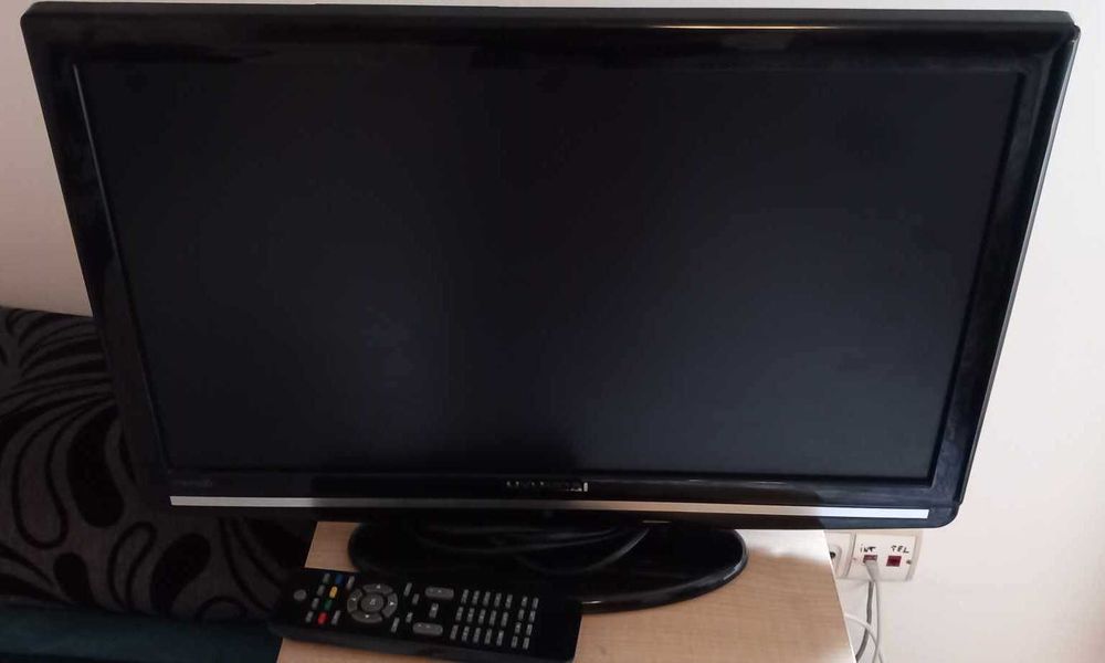 Sprzedam mało używany telewizor LCD Hyundai HLH 22840 MP4