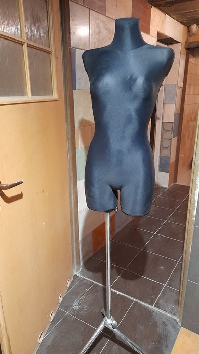 Manekin stojący sklepowy