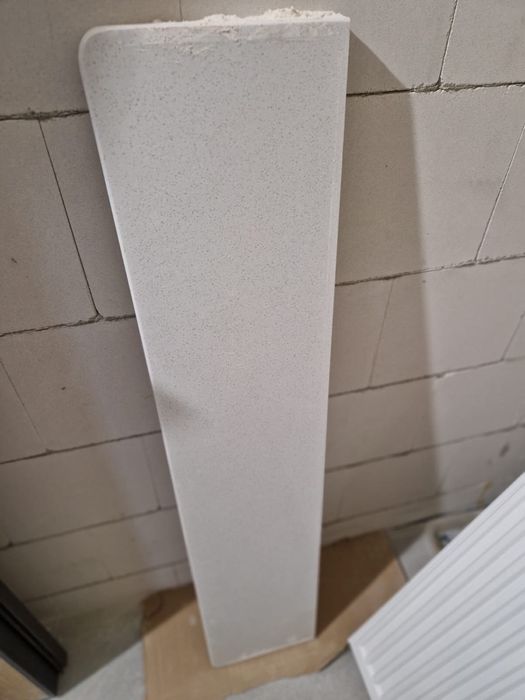 Bialy parapet konglomerat marmur granit nowy