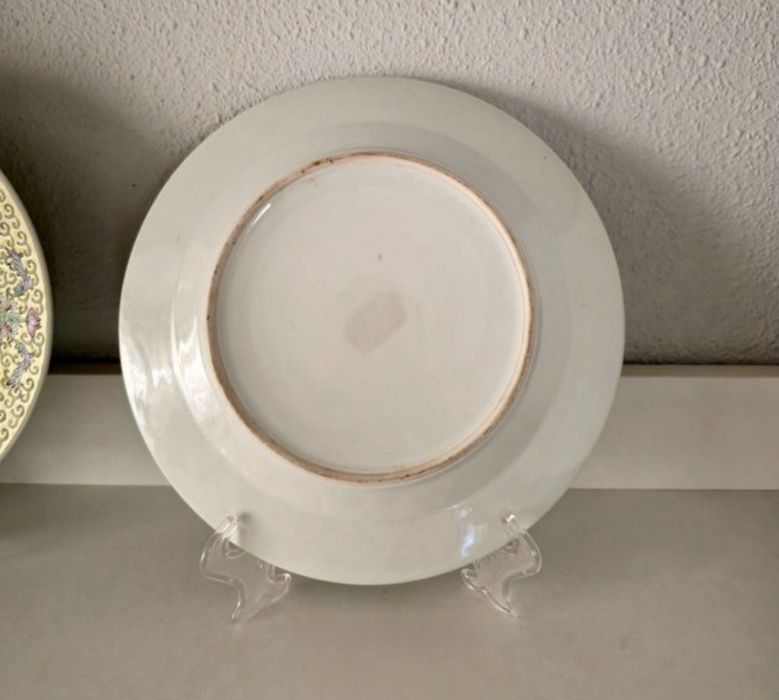 Prato em porcelana chinesa antiga.