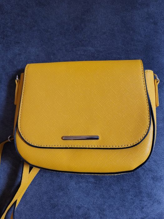 Musztardowa mała torebka