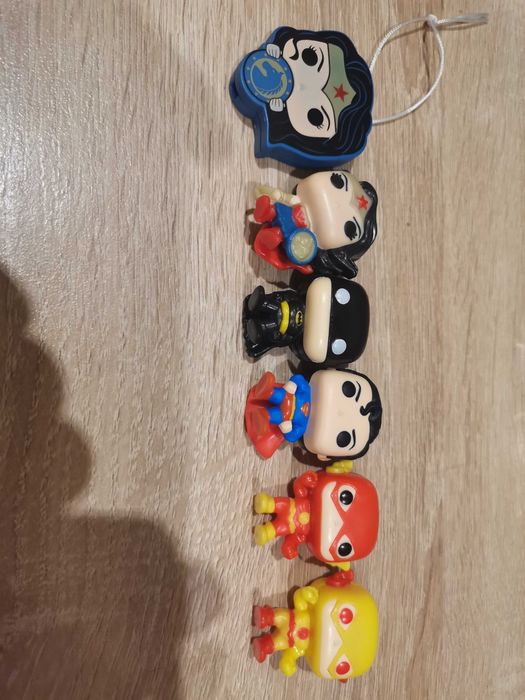 Figurki z jajek kinder