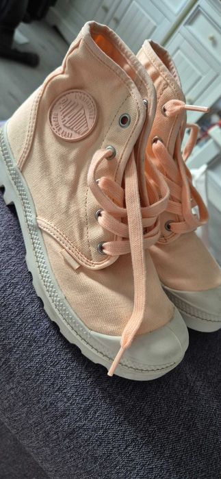 Palladium Pampa Hi – brzoskwiniowe buty damskie
