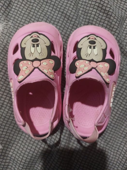 Босоножки, кроксы, сандалии на девочку