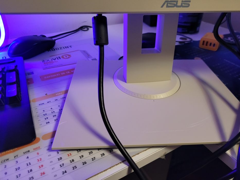 Monitor 24 ASUS z głośnikami, regulowany 360