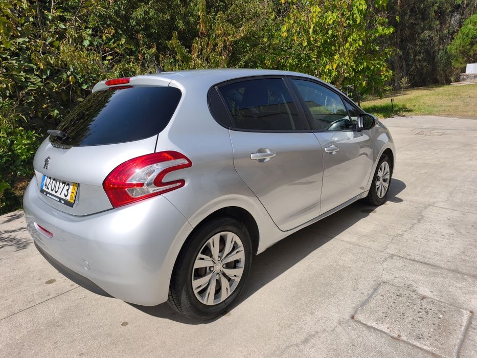 Peugeot 208 1.4 HDI — photo 2