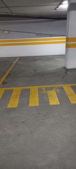 Arrenda-se dois lugares de garagem