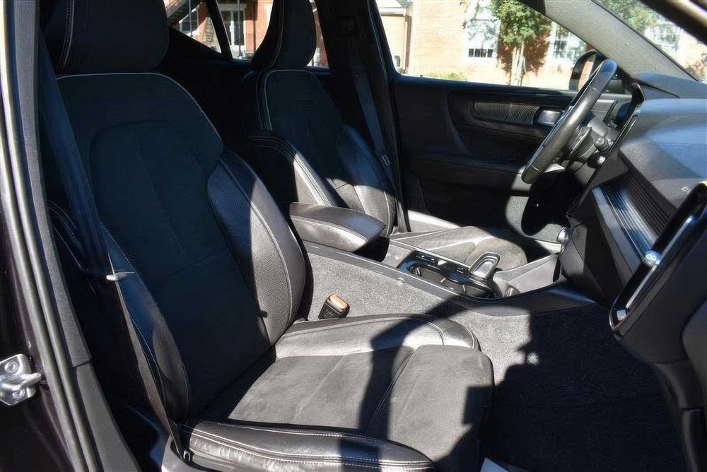 Volvo XC40 T5 R-Design      2020