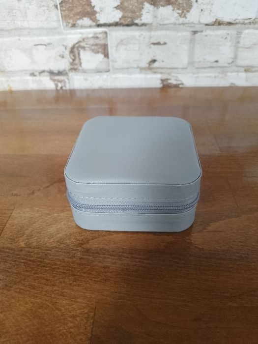 Pudełko na biżuterię, szkatułka na biżuterię