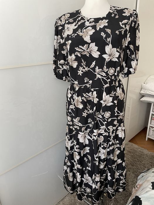Piękna niezwykle elegancka nowa sukienka 42