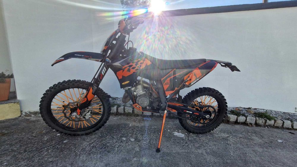 KTM 125 EXC 2008 com escape Pro Circuit – Estado Top