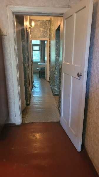 Продається 2-о кімнатна СТАЛІНКА  вул. НЕЗАЛЕЖНОЇ  УКРАЇНИ 3/5