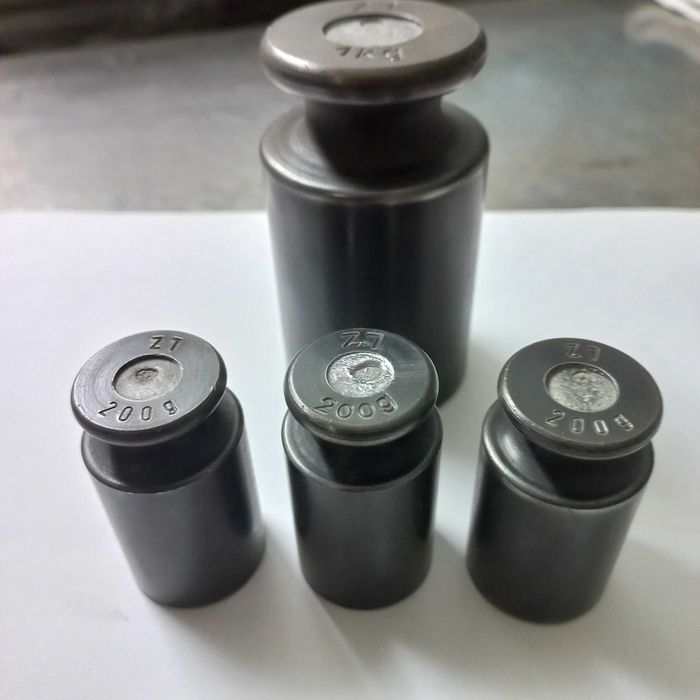 Conjunto de 4 pesos em ferro