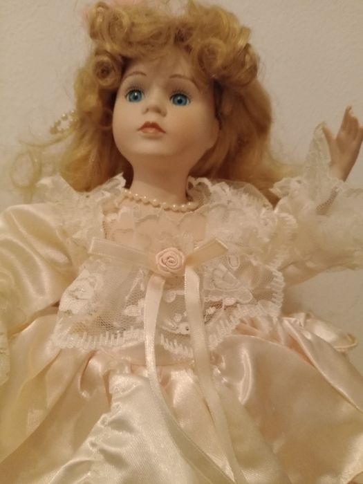 Boneca de porcelana