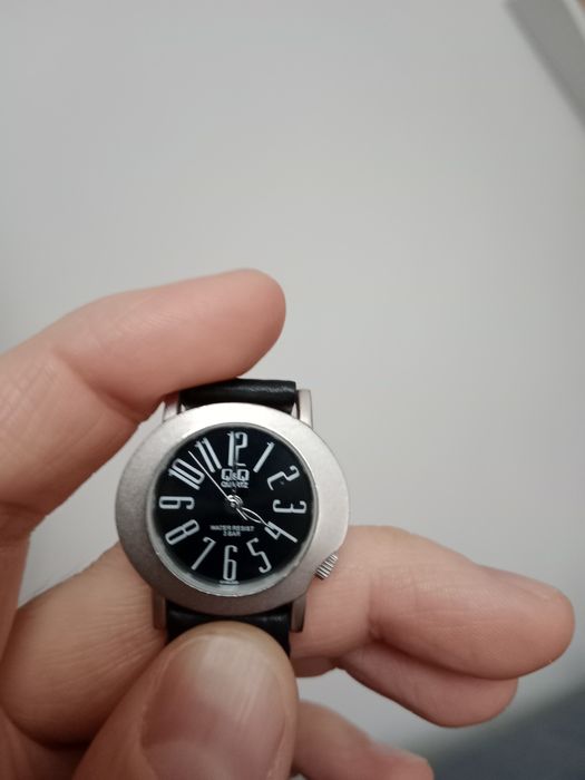 Zegarek q&q  na pasku skórzanym