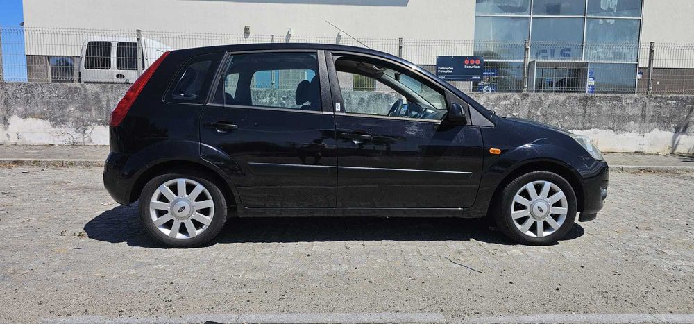 Ford Fiesta First Edition 1.25 Gasolina – 2005 - 125.000km