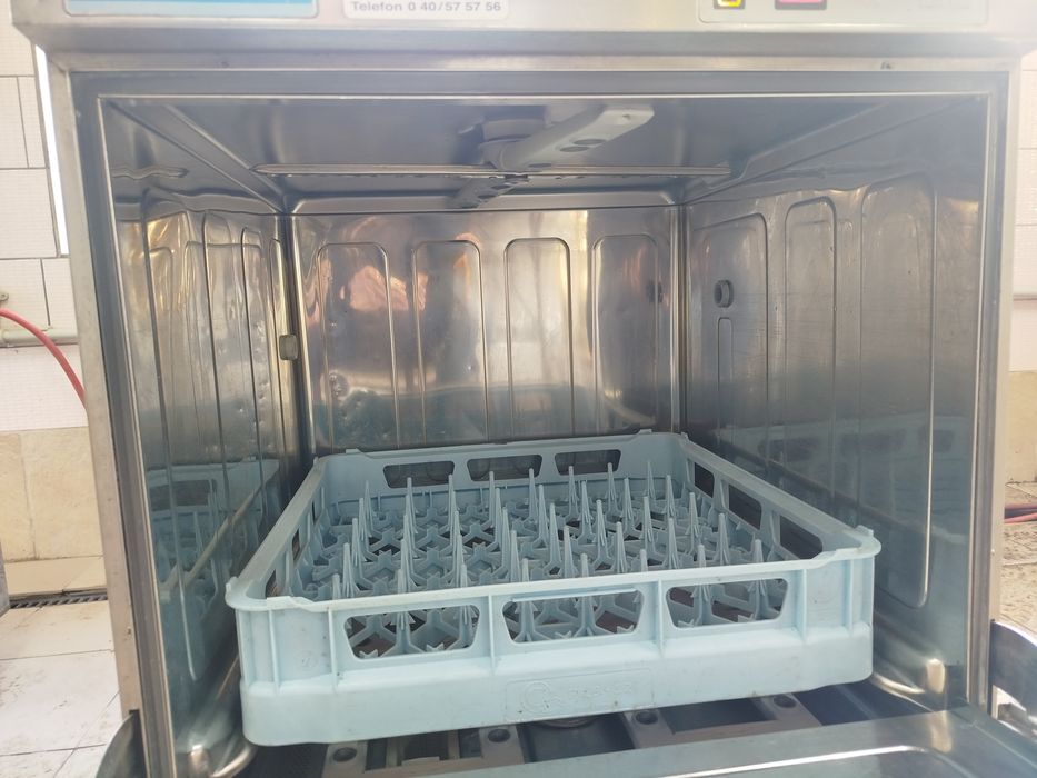 Професійна посудомийка Winterhalter