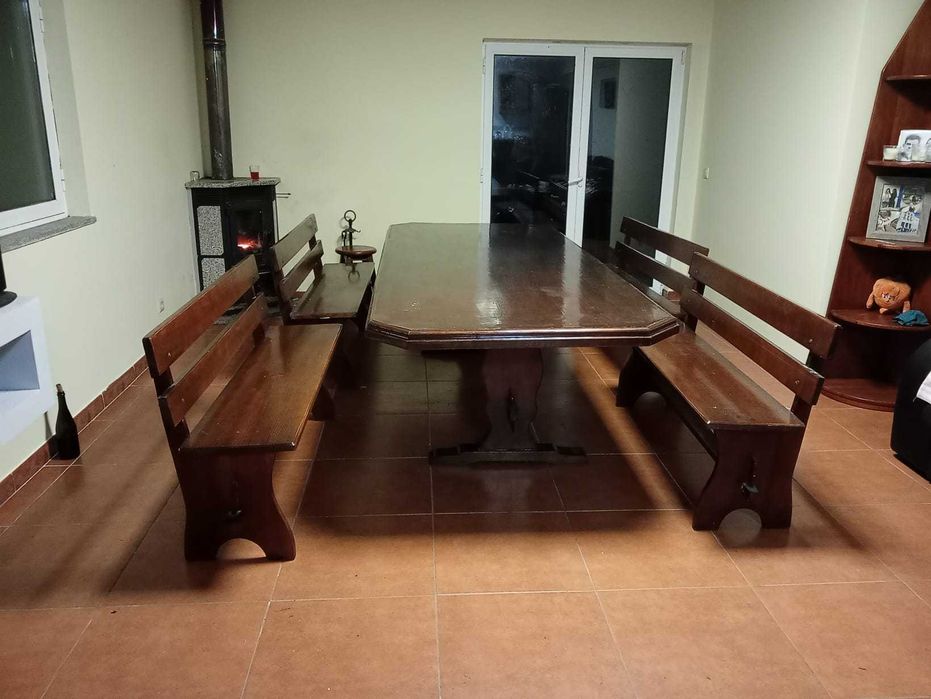 mesa de sala em estado razoável