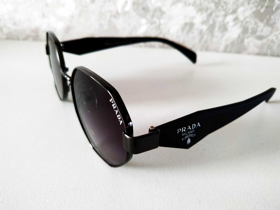 Окуляри сонцезахиснi Prada