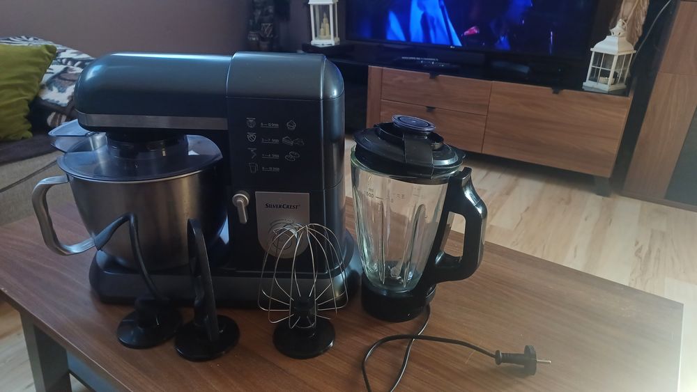 Robot kuchenny z blenderem kielichowym