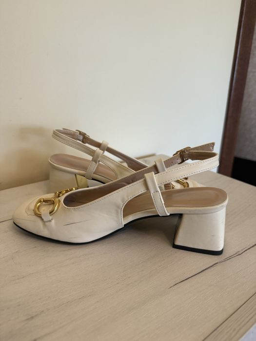 Туфлі білого кольору на невеликому підборі розмір 40