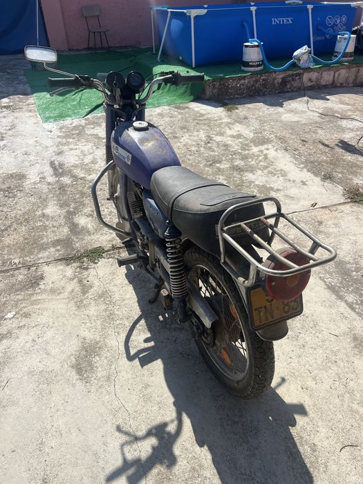 Vendo mota casal 5 v (  50  c )