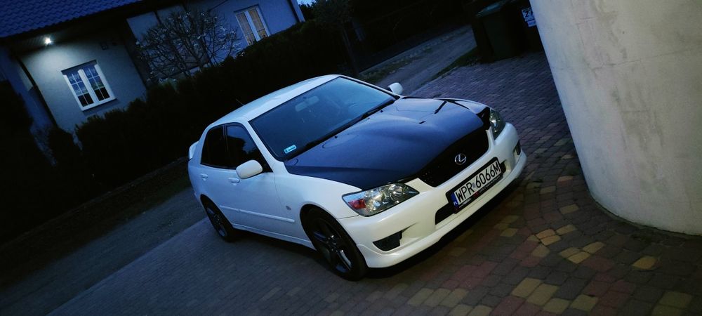 Lexus IS200