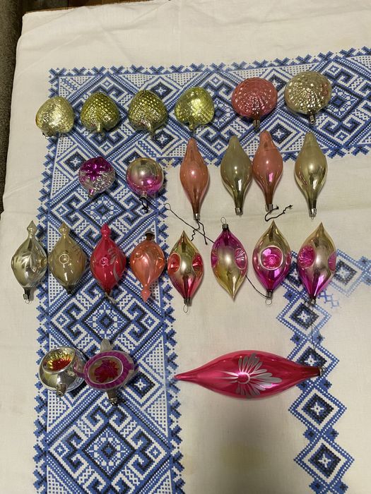 Іграшки на ялинку скляні радянських часів