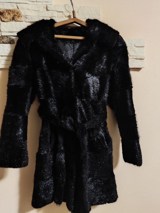 Шуба женская натуральная с капюшоном/с поясом