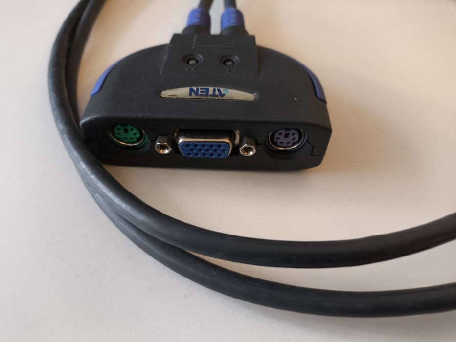 Przełącznik KVM z 2 portami PS/2 VGA CS-62BAT0