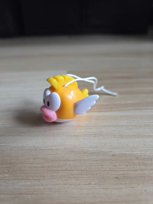Rybka Cheep-Cheep żółta Kinder Joy Super Mario Bros Nintendo VQ402A