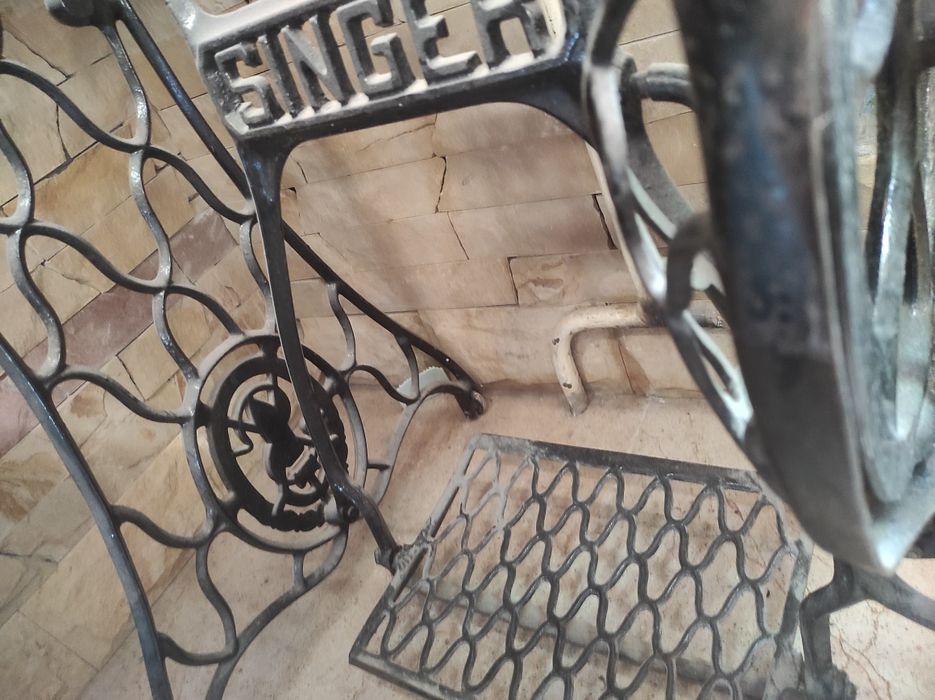 Швейна машина Singer