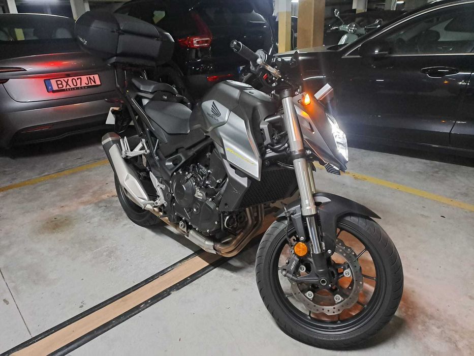 CB750 Hornet 2024 cinzenta metalizada, 92hp, quick shifter up/down, garantia até junho 2029.