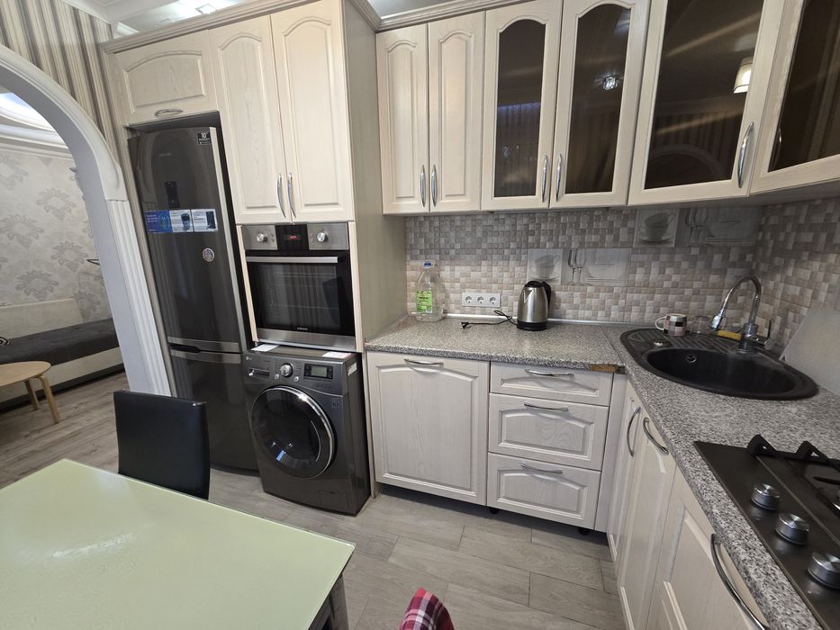 Продам 3х комнатную м. Студенческая