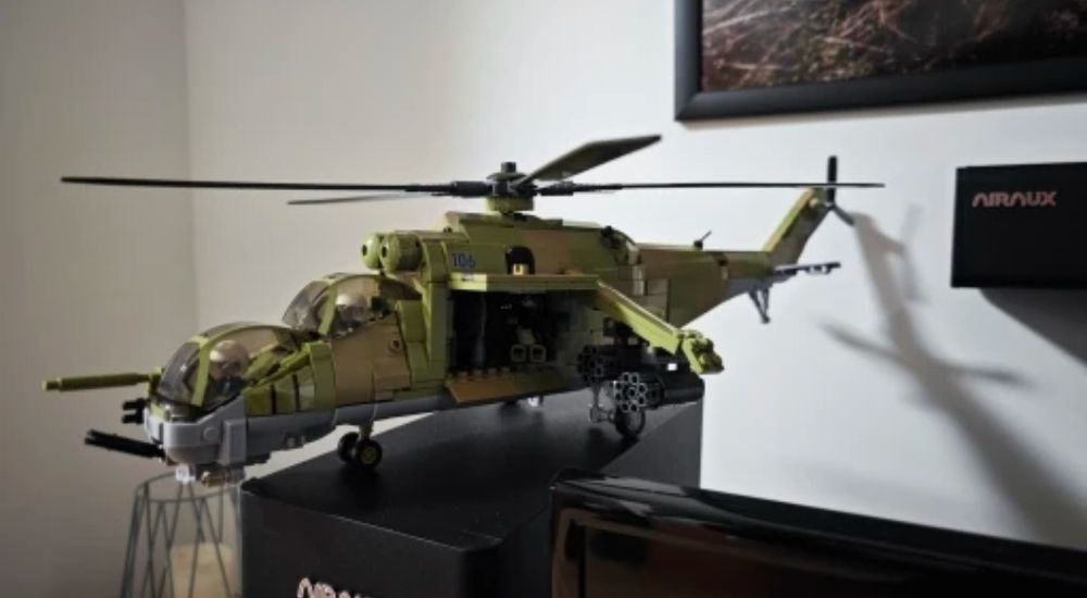 Конструктор новый боевой вертолет Mi 24 Sluban 893 шт блоков Lego