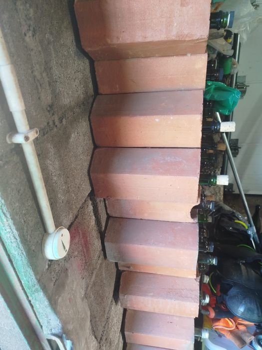 Garrafeira em forma de tijolo