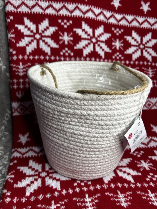 Pleciony kosz na kwiaty doniczkowe