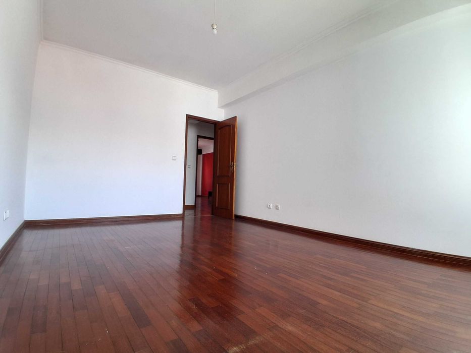 T3 Oportunidade em Samora Correia: Potencial e Sossego para a Sua Família