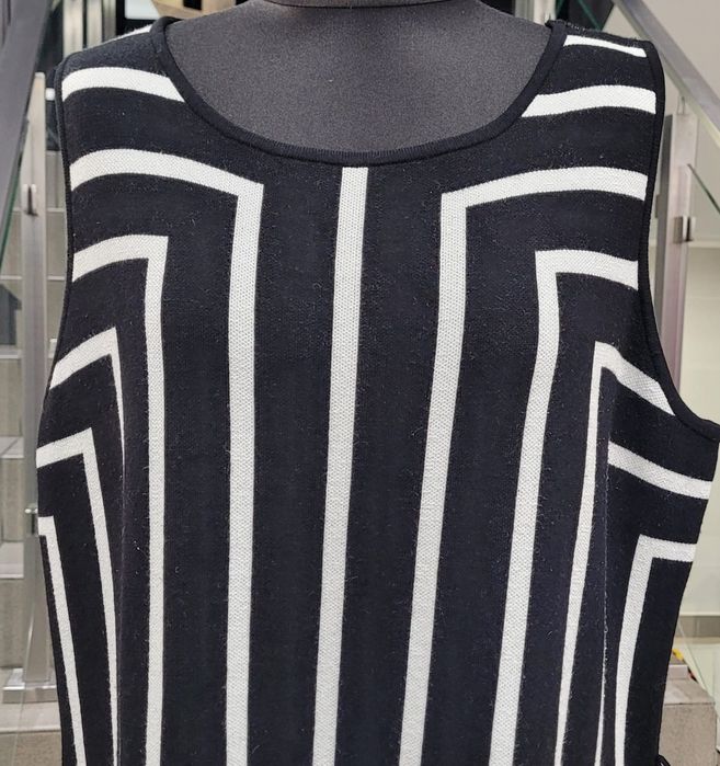 Bezrękawnik w czarno białe paski