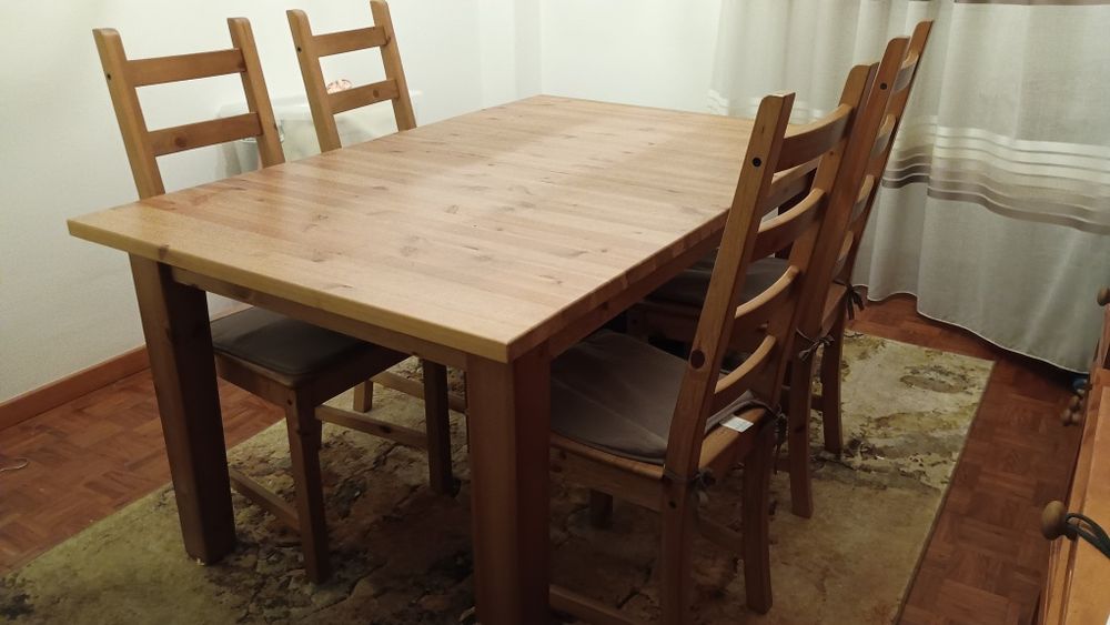 Mesa de Jantar EXTENSÍVEL + 4 Cadeiras (Madeira Maciça