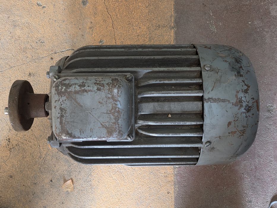 Продам электродвигатели