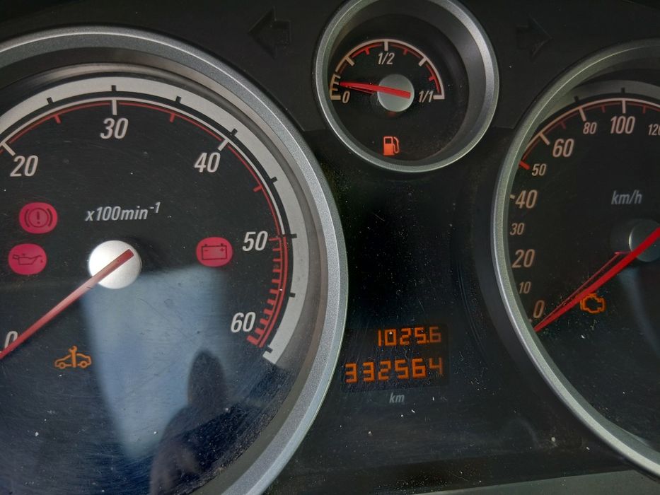 Opel astra gtc comercial