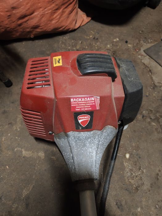 Vendo roçadora a gasolina Ducati Garden DBC 5201T