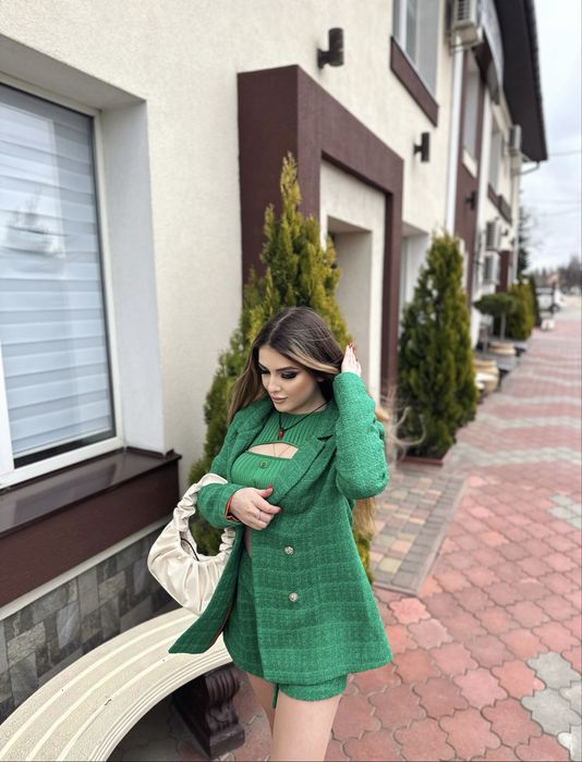 Дуже гарний костюм