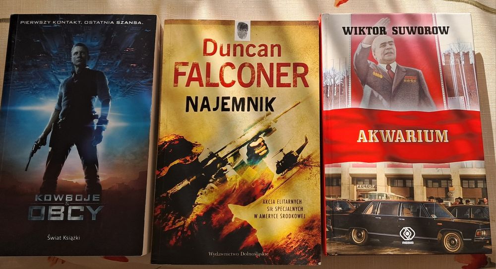 Książki "Akwarium ", "Najemnik ", "Kowboje. Obcy".