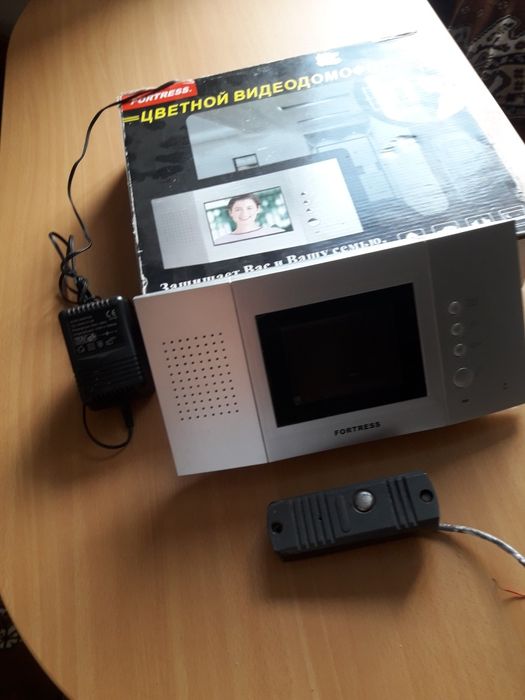 Продам цветной домофон Фортресс LCD VD 106C40.