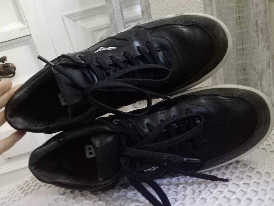 Hugo BOSS skórzane oryginalne sneakersy adidasy trampki męskie 42 buty