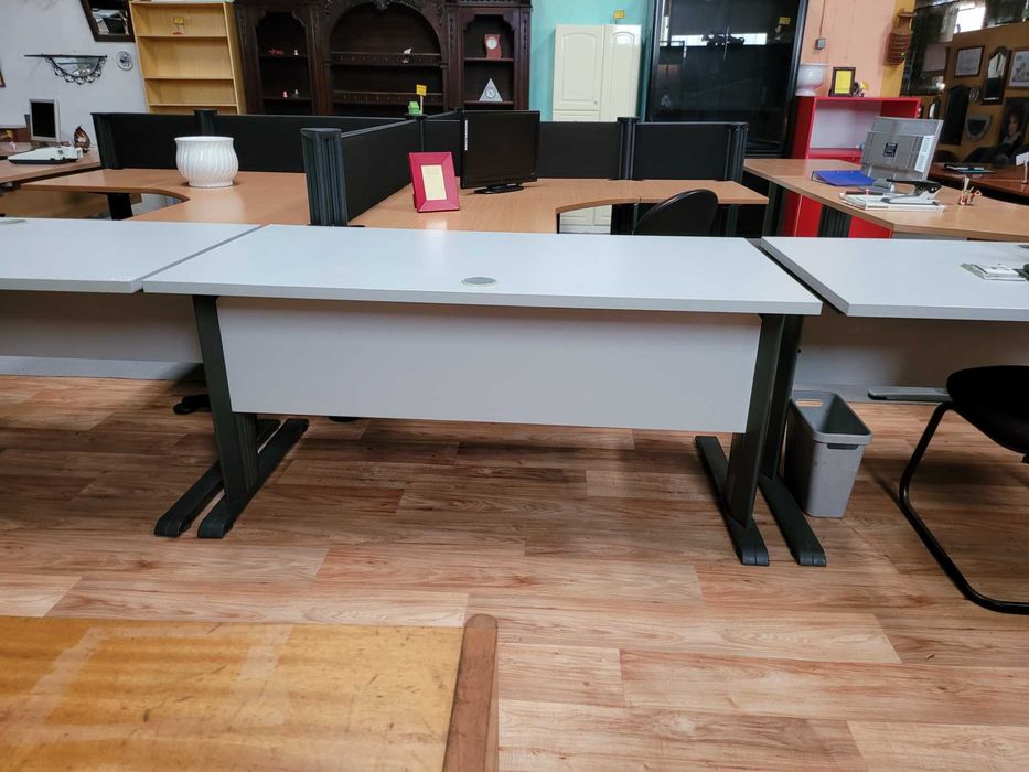 Individual Desks – Very Good Overall Condition – Unit Price64584277744385122